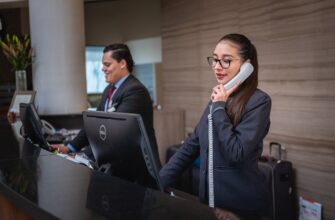 Как пользоваться добавочным номером с мобильного? - receptionists g63def3d84 1920