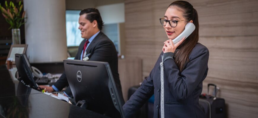 Как пользоваться добавочным номером с мобильного? - receptionists g63def3d84 1920