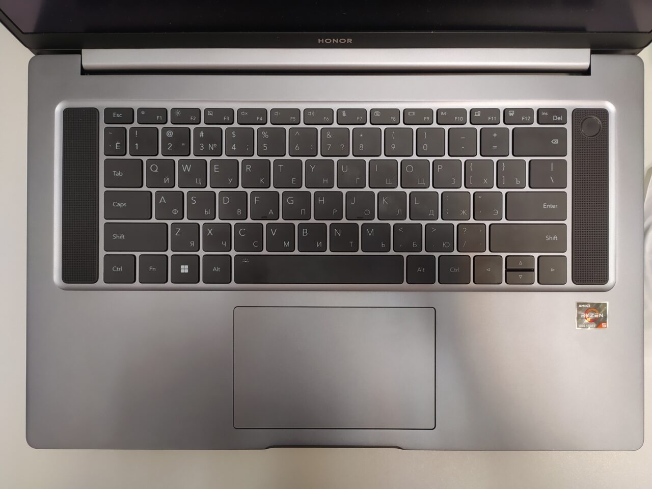 Обзор ноутбука HONOR MagicBook 16 с мультиэкраном, AMD Ryzen 5 5600H, 16ГБ ОЗУ и SSD на 512ГБ