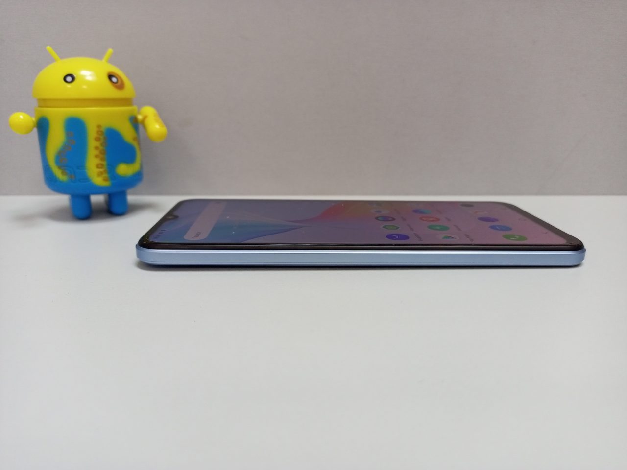 Левая грань vivo Y33s