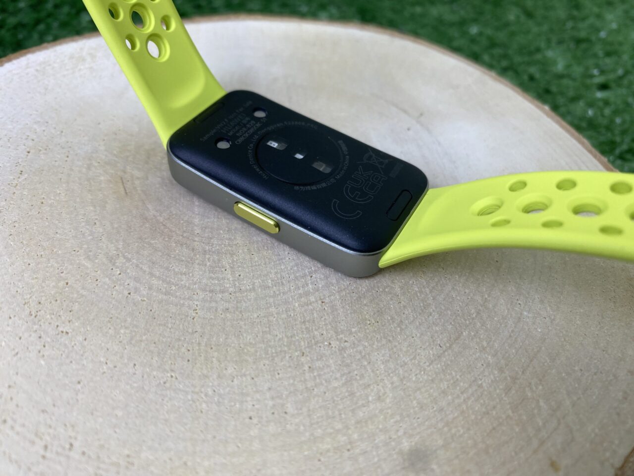 HUAWEI Band 10: Обзор фитнес-браслета, который не страшно раздавить блином от штанги 7 HUAWEI Band 10: Обзор фитнес-браслета, который не страшно раздавить блином от штанги