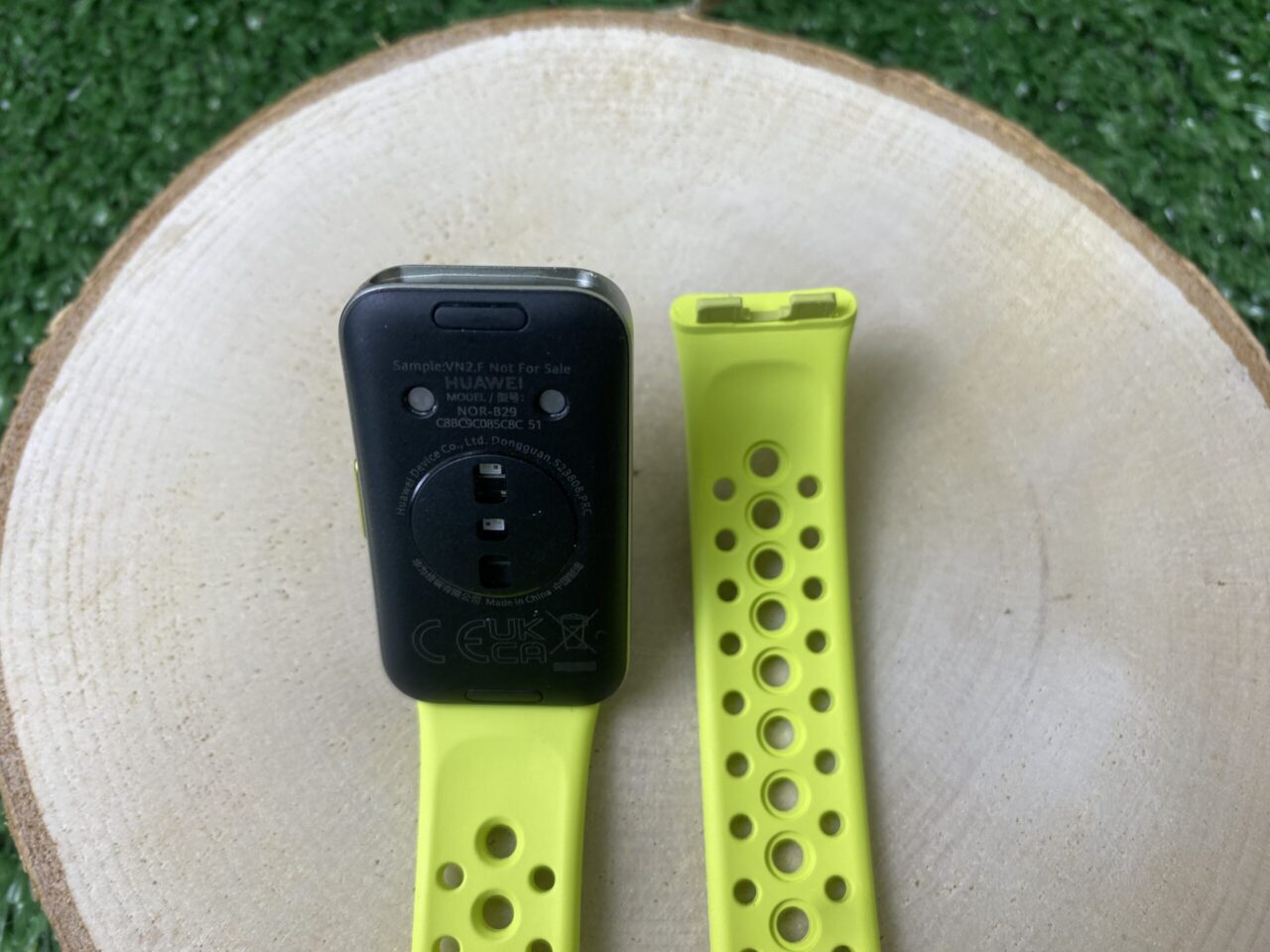 HUAWEI Band 10: Обзор фитнес-браслета, который не страшно раздавить блином от штанги 5 HUAWEI Band 10: Обзор фитнес-браслета, который не страшно раздавить блином от штанги