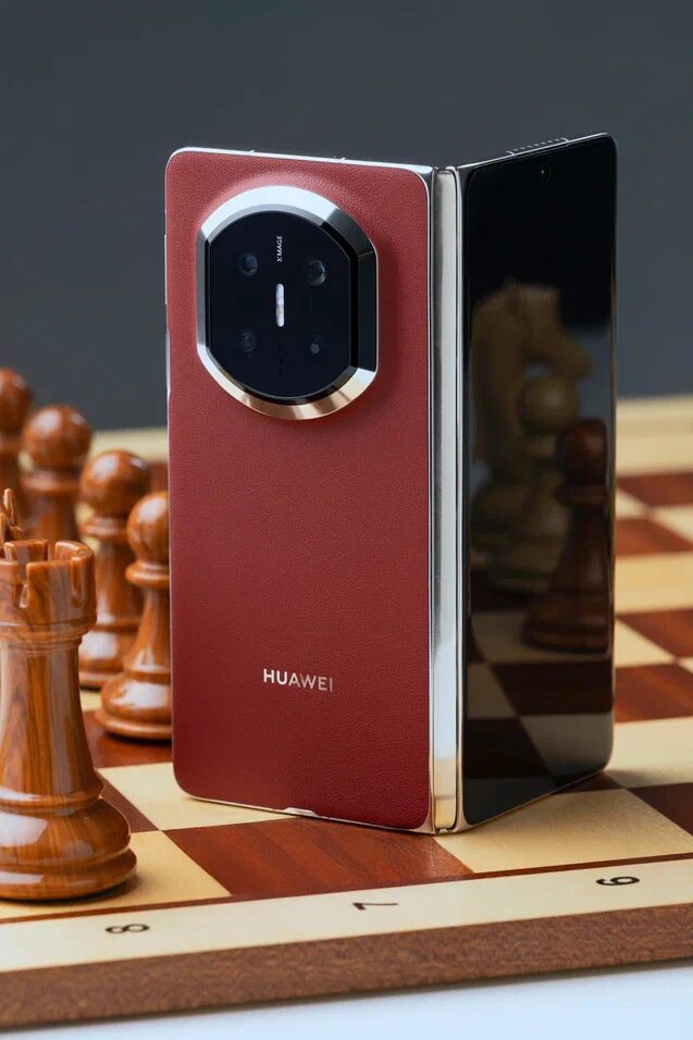 Ян Непомнящий разгромил 15 соперников на складных смартфонах: как это было 5 Ян Непомнящий разгромил 15 соперников на складных смартфонах: как это было