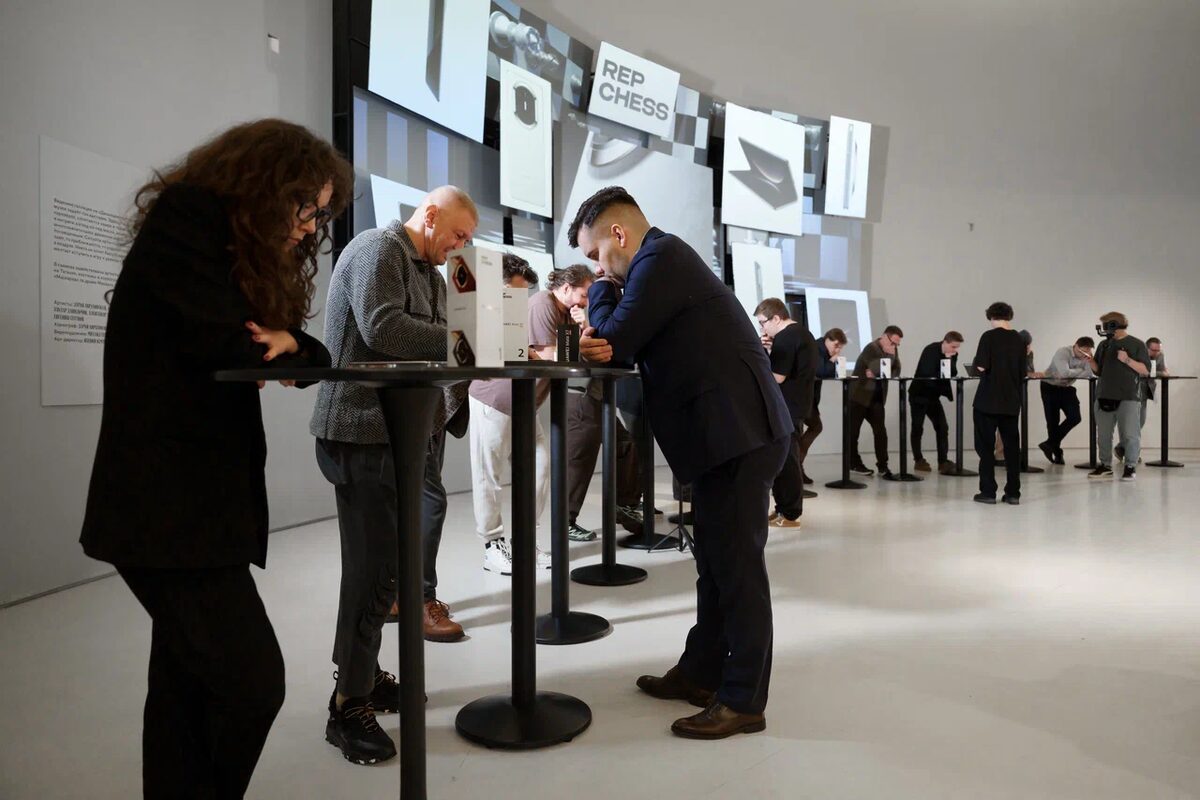 Ян Непомнящий разгромил 15 соперников на складных смартфонах: как это было 3 Ян Непомнящий разгромил 15 соперников на складных смартфонах: как это было