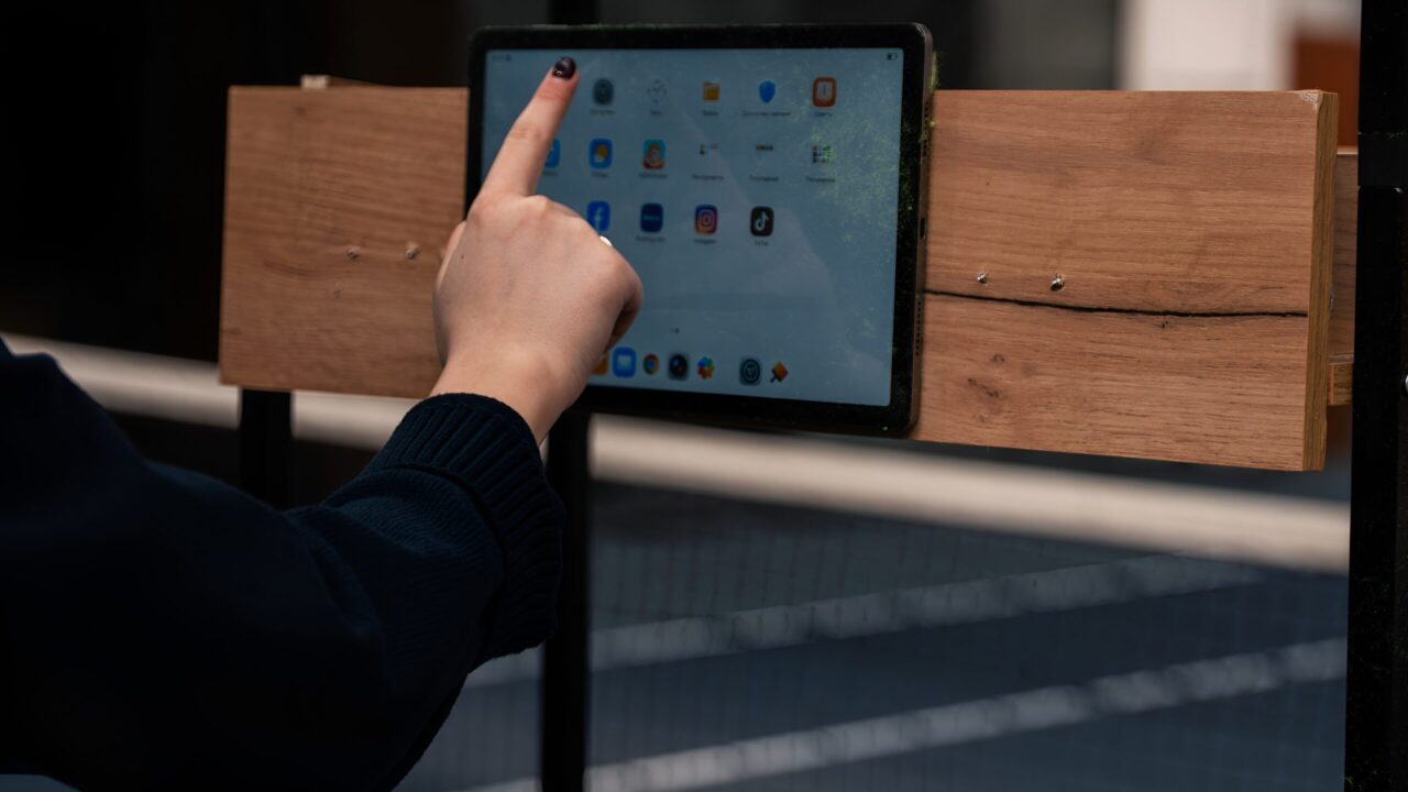 В планшет стреляли из теннисной пушки - но HONOR Pad X8b устоял