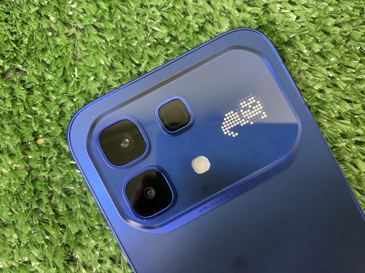 Infinix с сюрпризом: обзор Note 60 Pro с мини-экраном и датчиком пульса