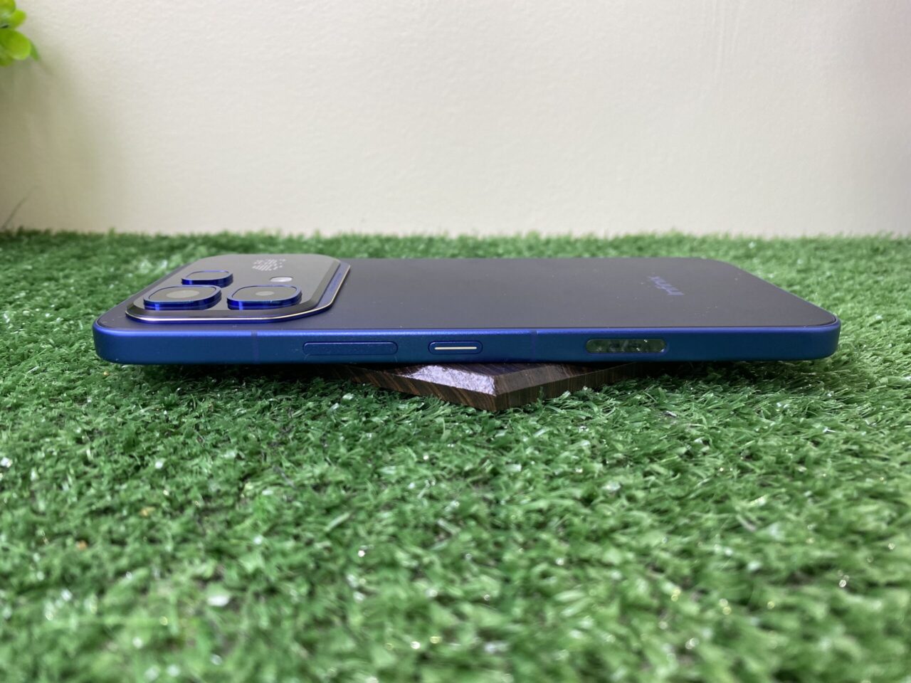 Infinix с сюрпризом: обзор Note 60 Pro с мини-экраном и датчиком пульса