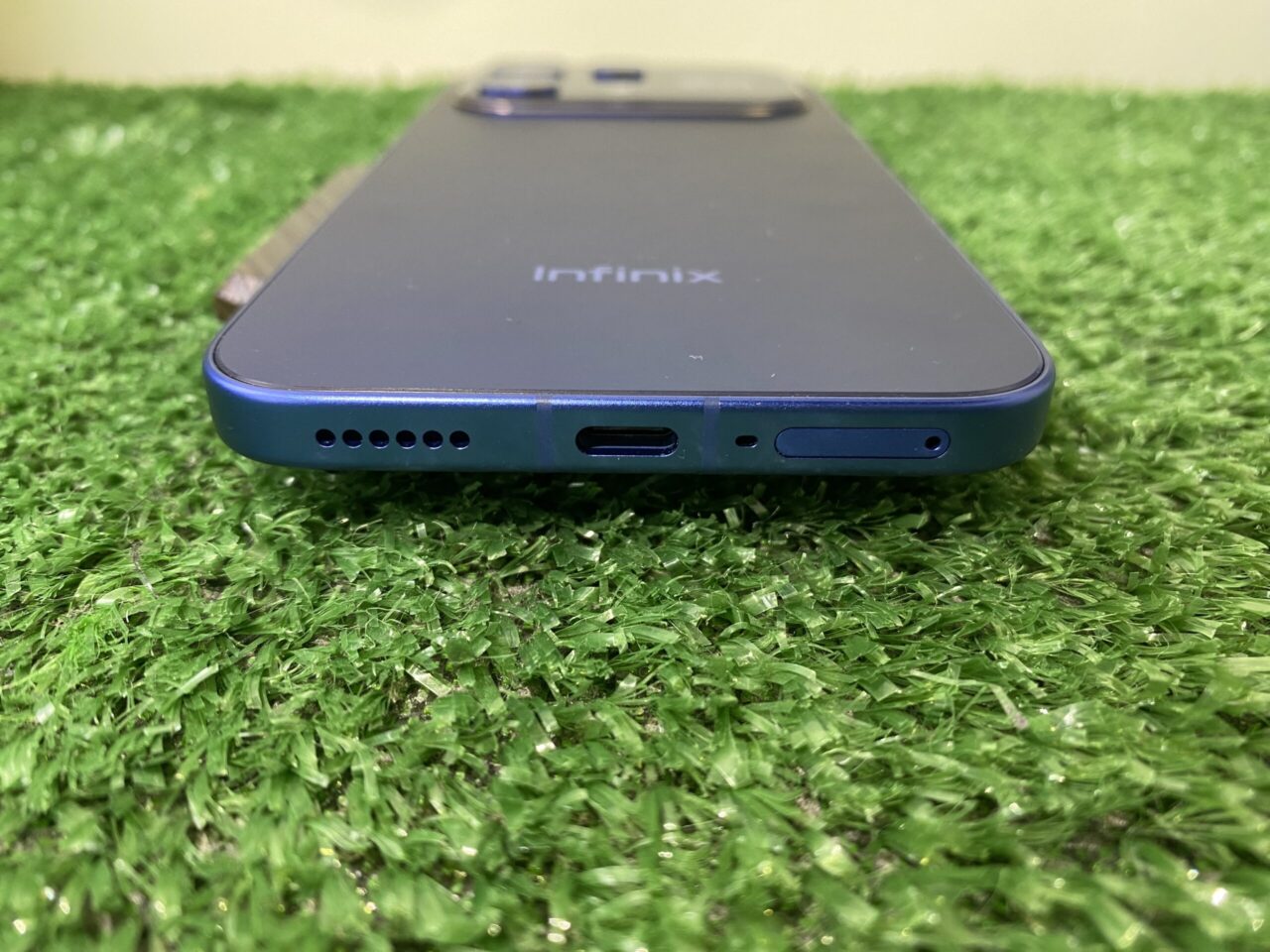 Infinix с сюрпризом: обзор Note 60 Pro с мини-экраном и датчиком пульса