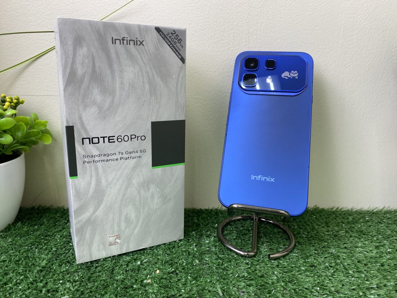 Infinix с сюрпризом: обзор Note 60 Pro с мини-экраном и датчиком пульса