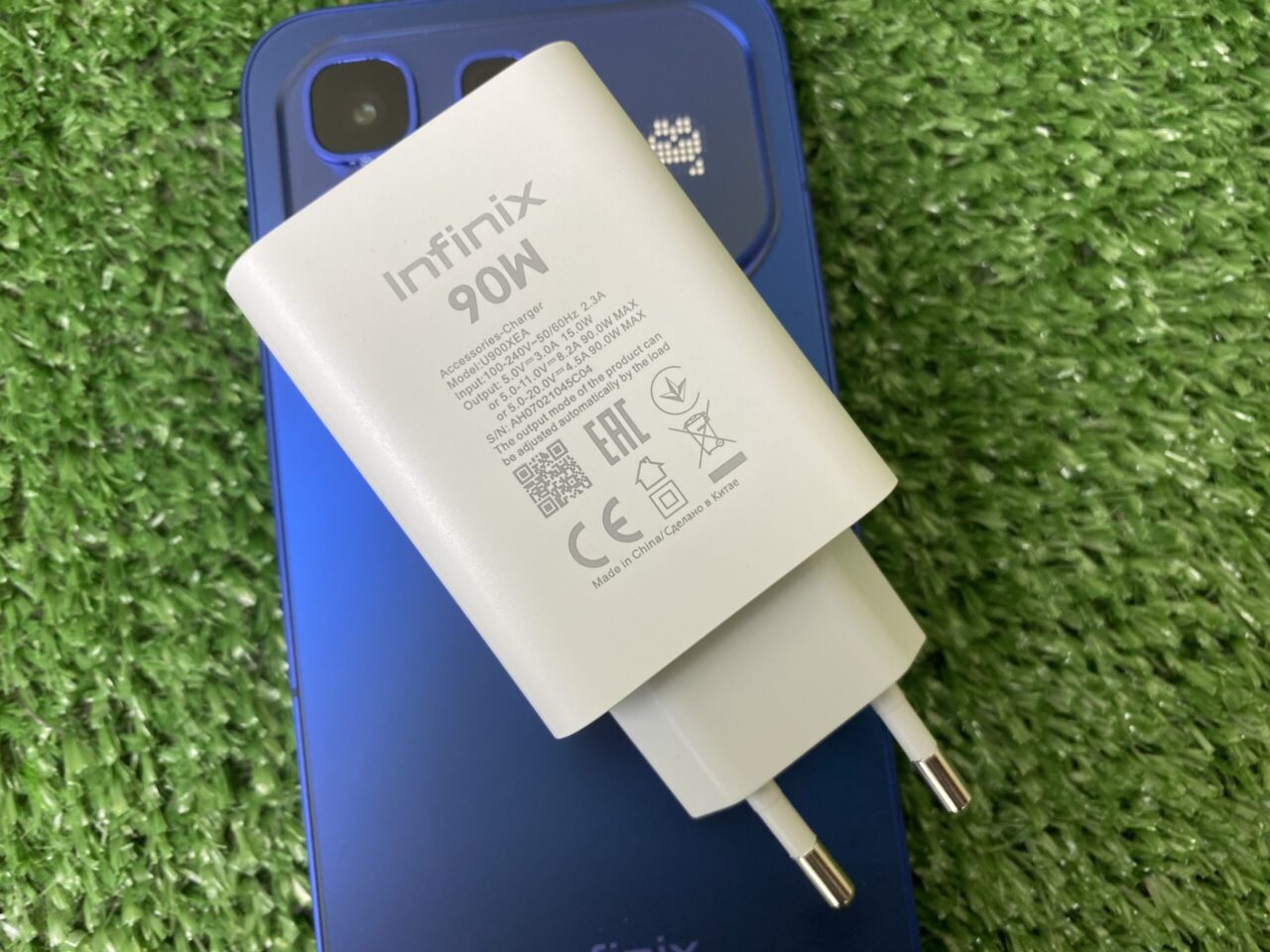 Infinix с сюрпризом: обзор Note 60 Pro с мини-экраном и датчиком пульса