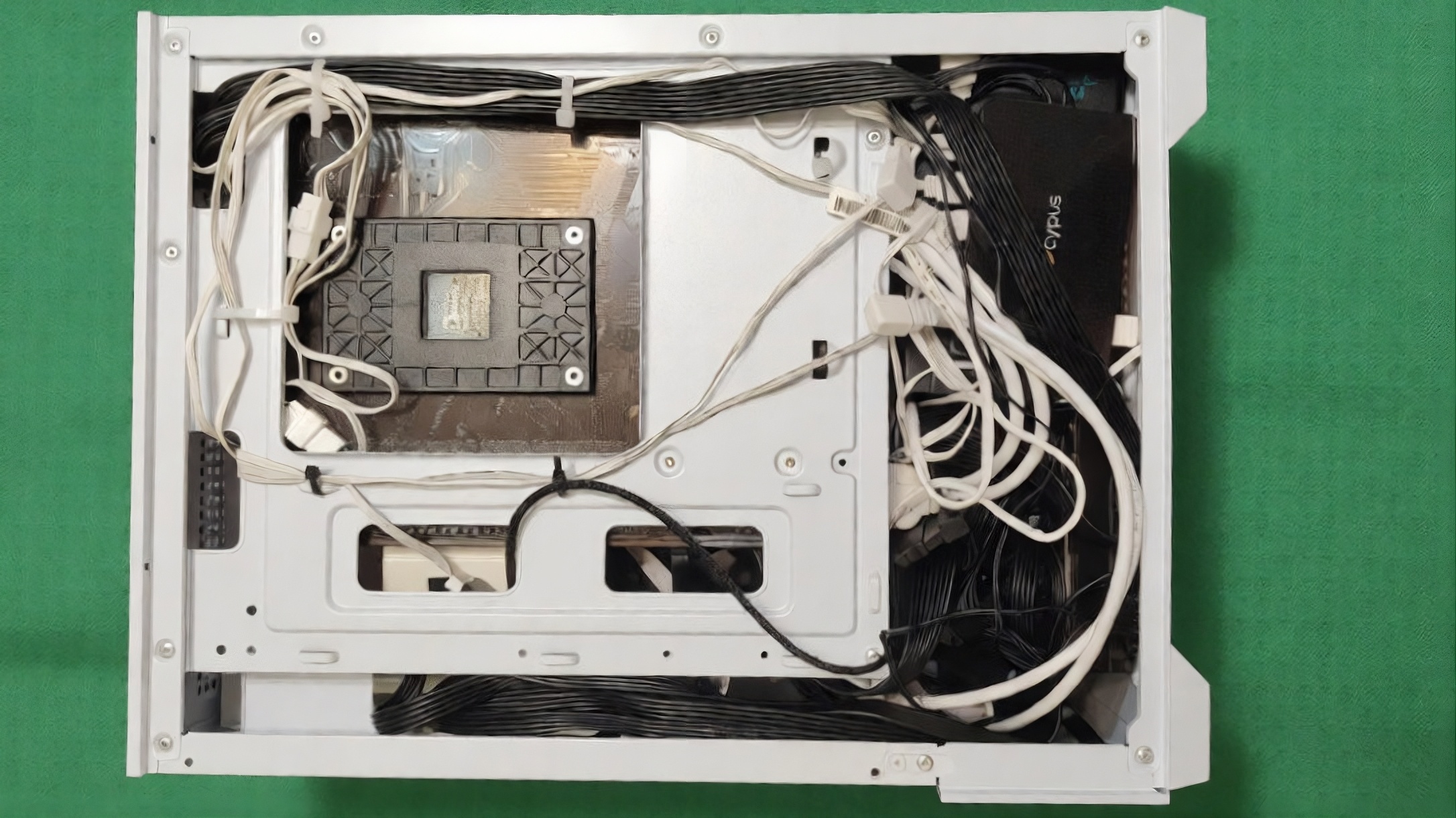 Аквариум за копейки? Честный обзор корпуса Bloody CC-125