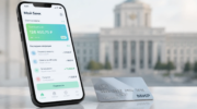 Смартфон и карта Мир