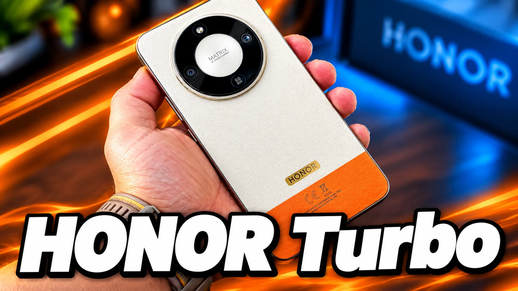 HONOR Turbo лежит в руке