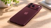 Вишневый iPhone 18 Pro Max на столе