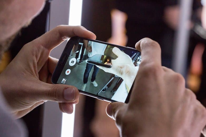 Google Pixel VS Samsung Galaxy S7: Получится ли у Google забрать корону производителя Андроид смартфонов?