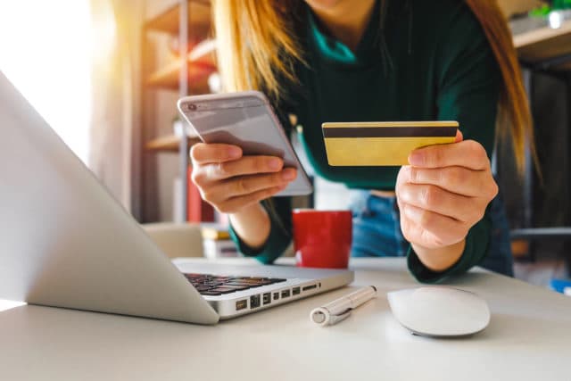 Роскачество: какие опасности несет владельцу современный смартфон