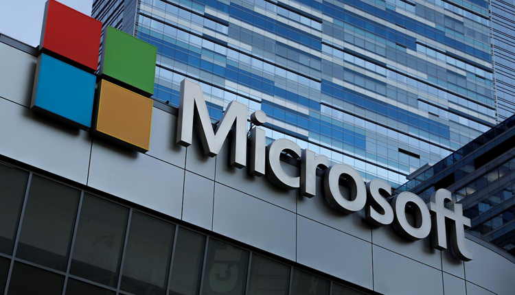 Новая разработка Microsoft: гибкий смартфон в форме книжки