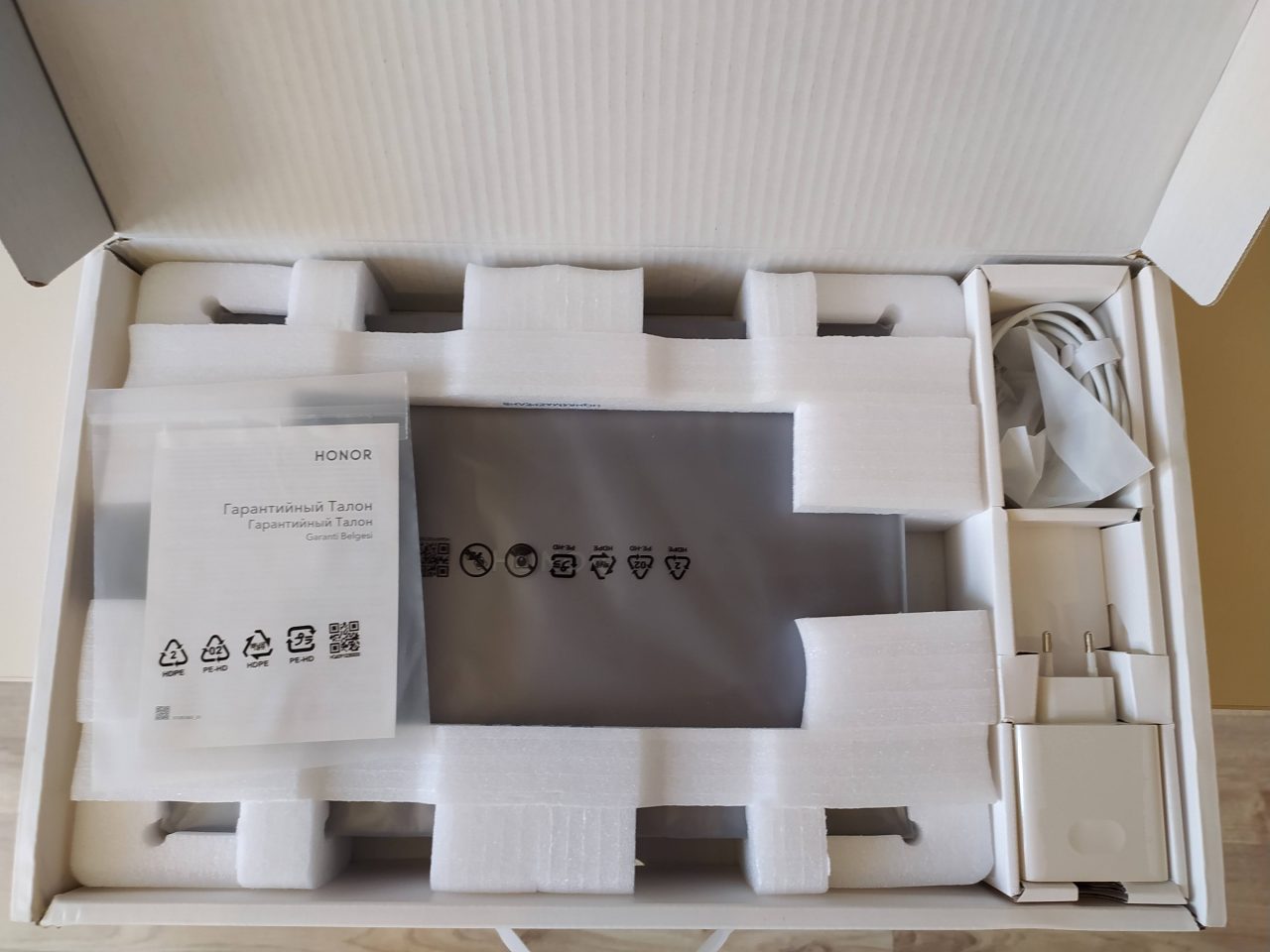 Упаковка HONOR MagicBook View 14