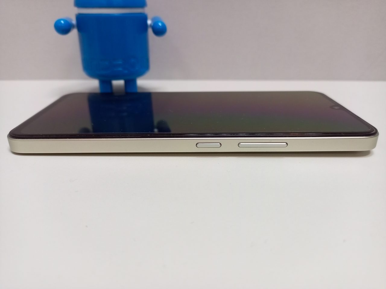 Обзор vivo V25e. Фотохромное стекло, гибридная стабилизация, 8ГБ (+8ГБ) ОЗУ